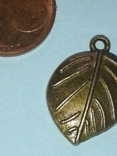 Blättchen goldfarben, gebogen