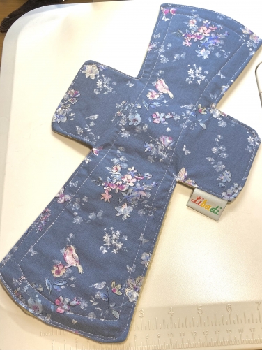 Libadi Stoffbinde 910 dezente Blümchen auf jeansblau - XXL  (38 cm) | Standard | mit PUL