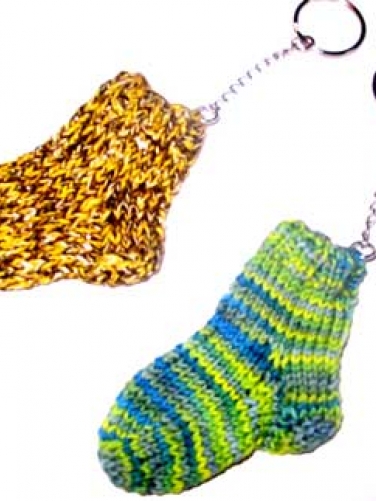 mini Söckchen, Schlüsselanhänger, f. Einkaufschip etc. handgestrickt, Überraschungsfarbe