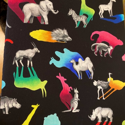 Stoff 935 - bunte Schattentiere  *